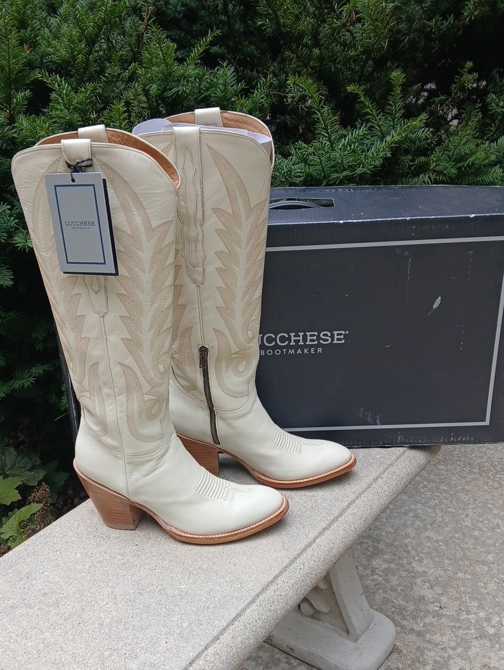 Lucchese Jasmine boots in Cream (Style M5146). Sz 9